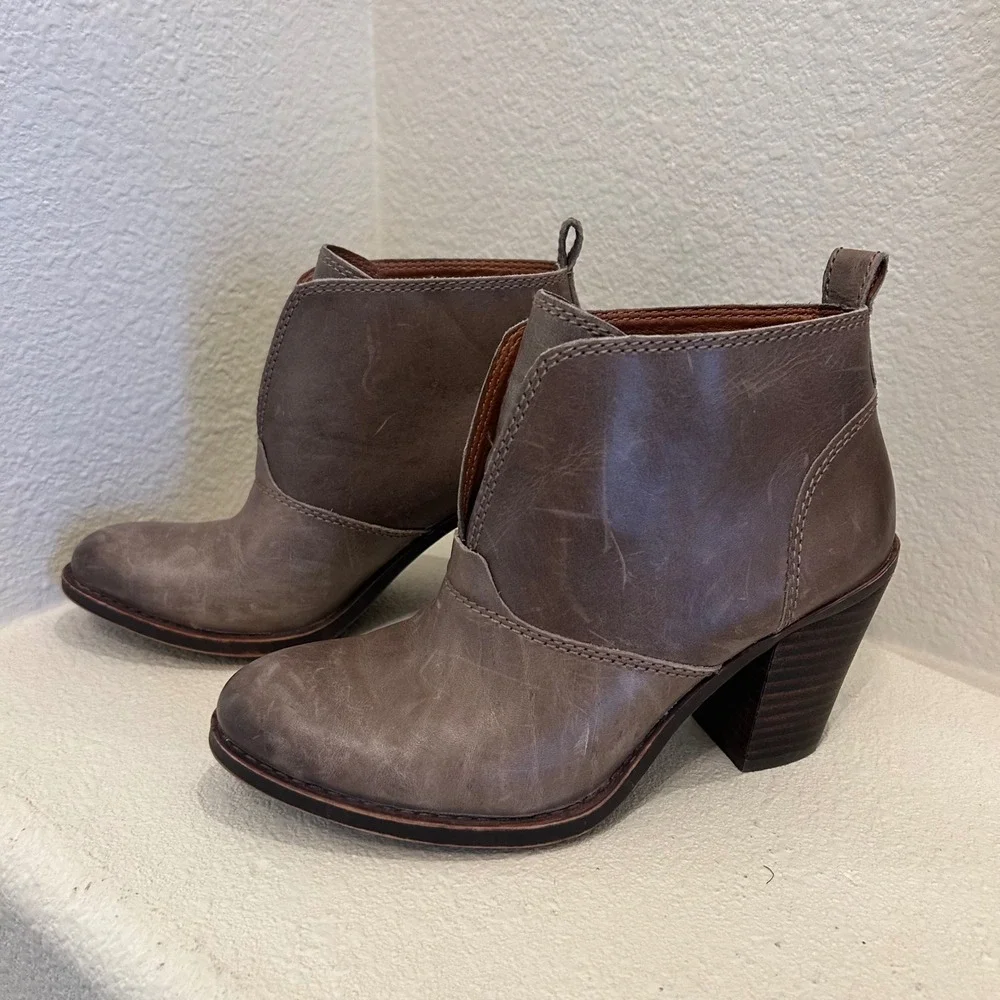 Lucky‎ Brand Womens Grey Leather V-Cut Ankle Booties Block Heel Size 5.5M